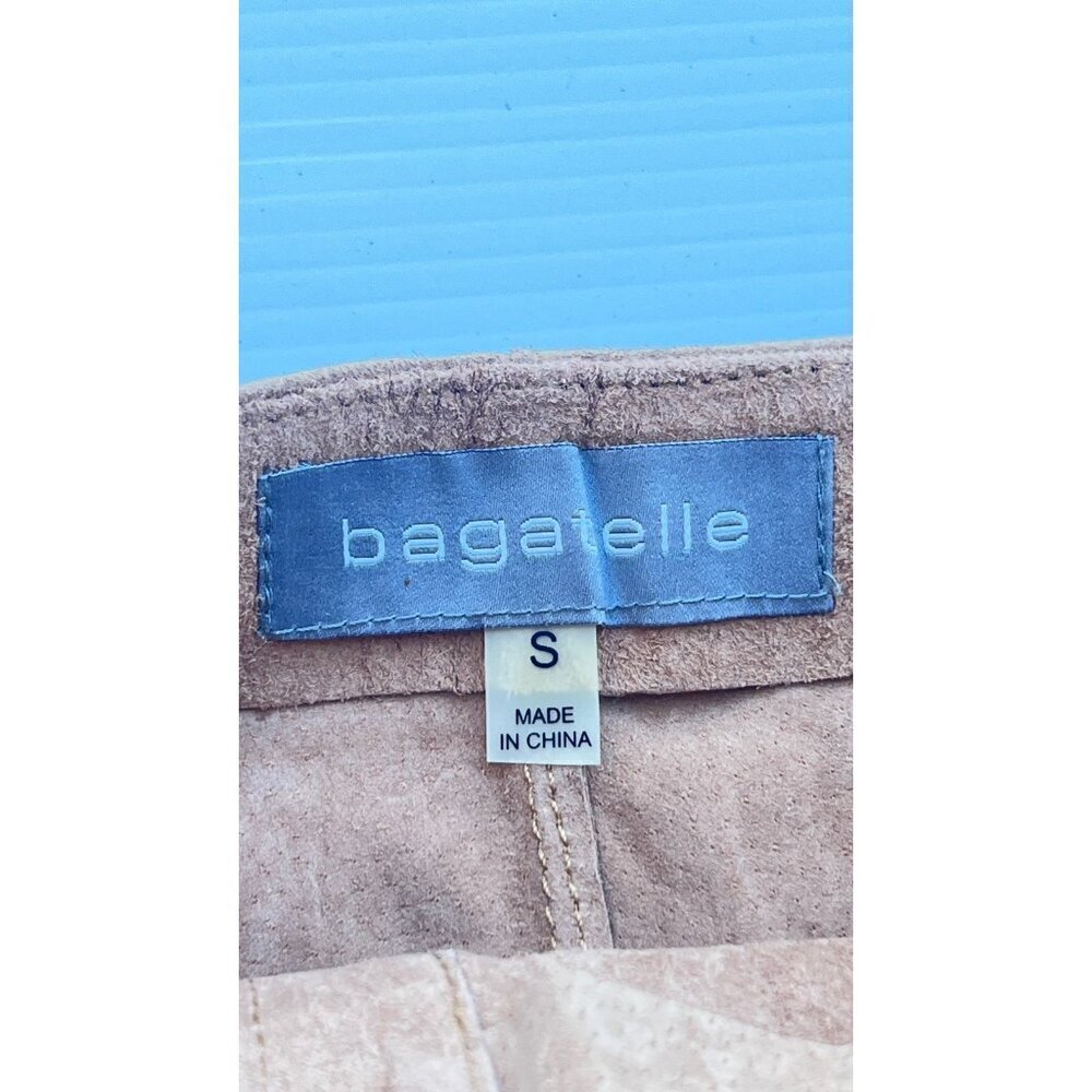 Bagatelle Women Beige Genuine Leather Button Scallop Hem Mini Skirt NWOT Size S - Picture 4 of 6